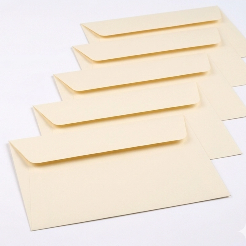 Sobres 12,5x17 cm de papel especial crema 90 gr x 25u